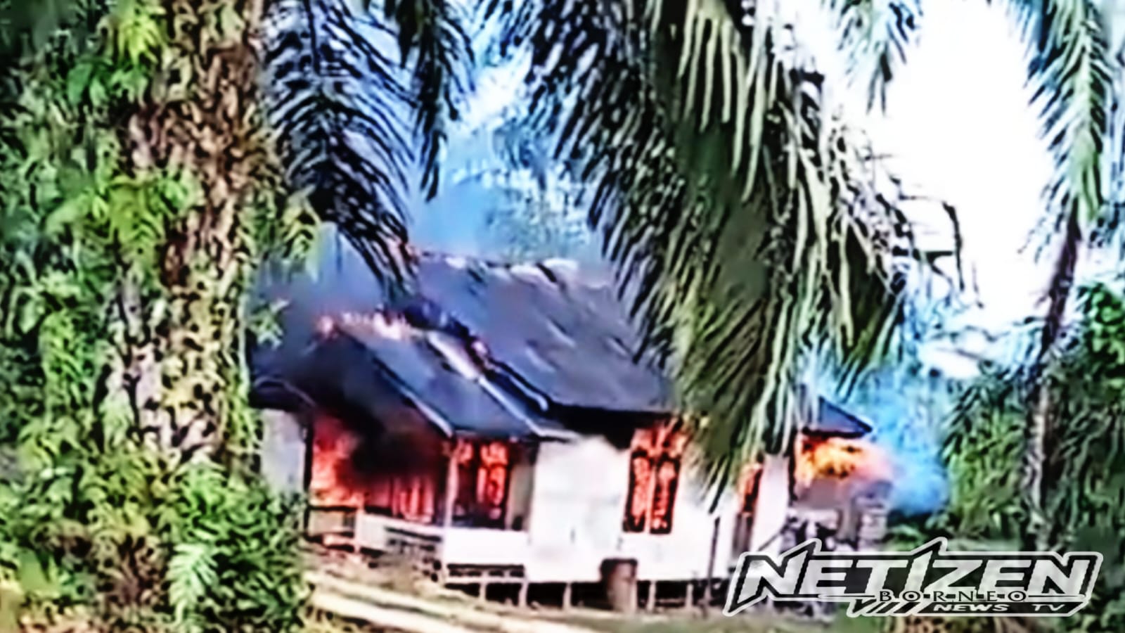 Rumah Warga di Desa Menua Prama, Sekadau, Dilanda Kebakaran