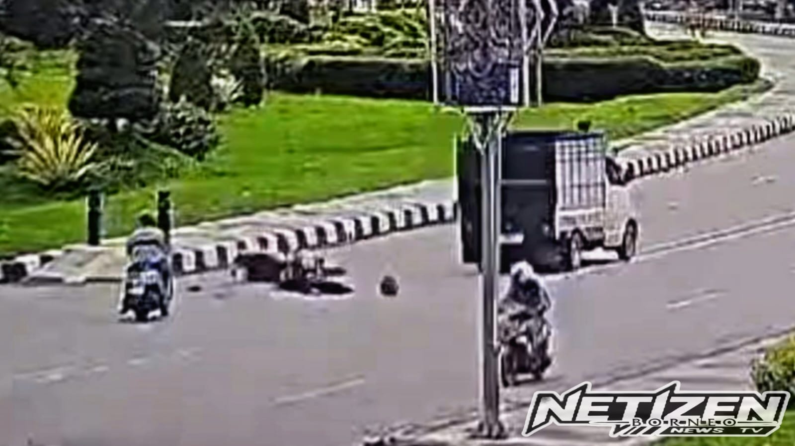 Kecelakaan di Jalan RW Mongisidi Tenggarong Terekam CCTV, Sikap Acuh Pengendara Jadi Sorotan Warganet