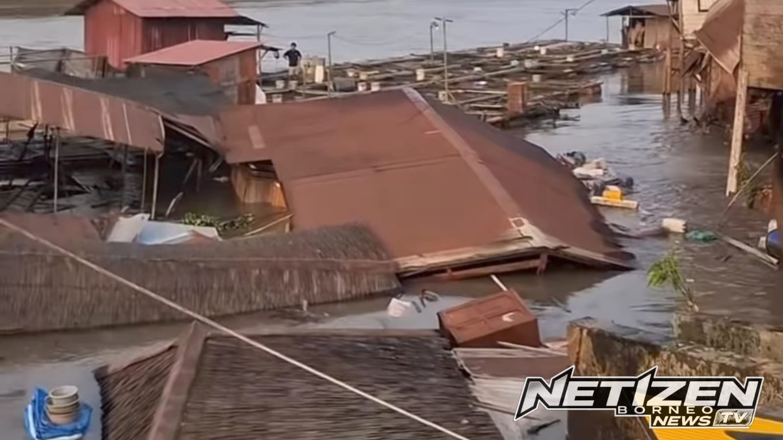 Tanah Longsor di Loa Kulu, Dua Rumah Warga Tenggelam ke Sungai Mahakam