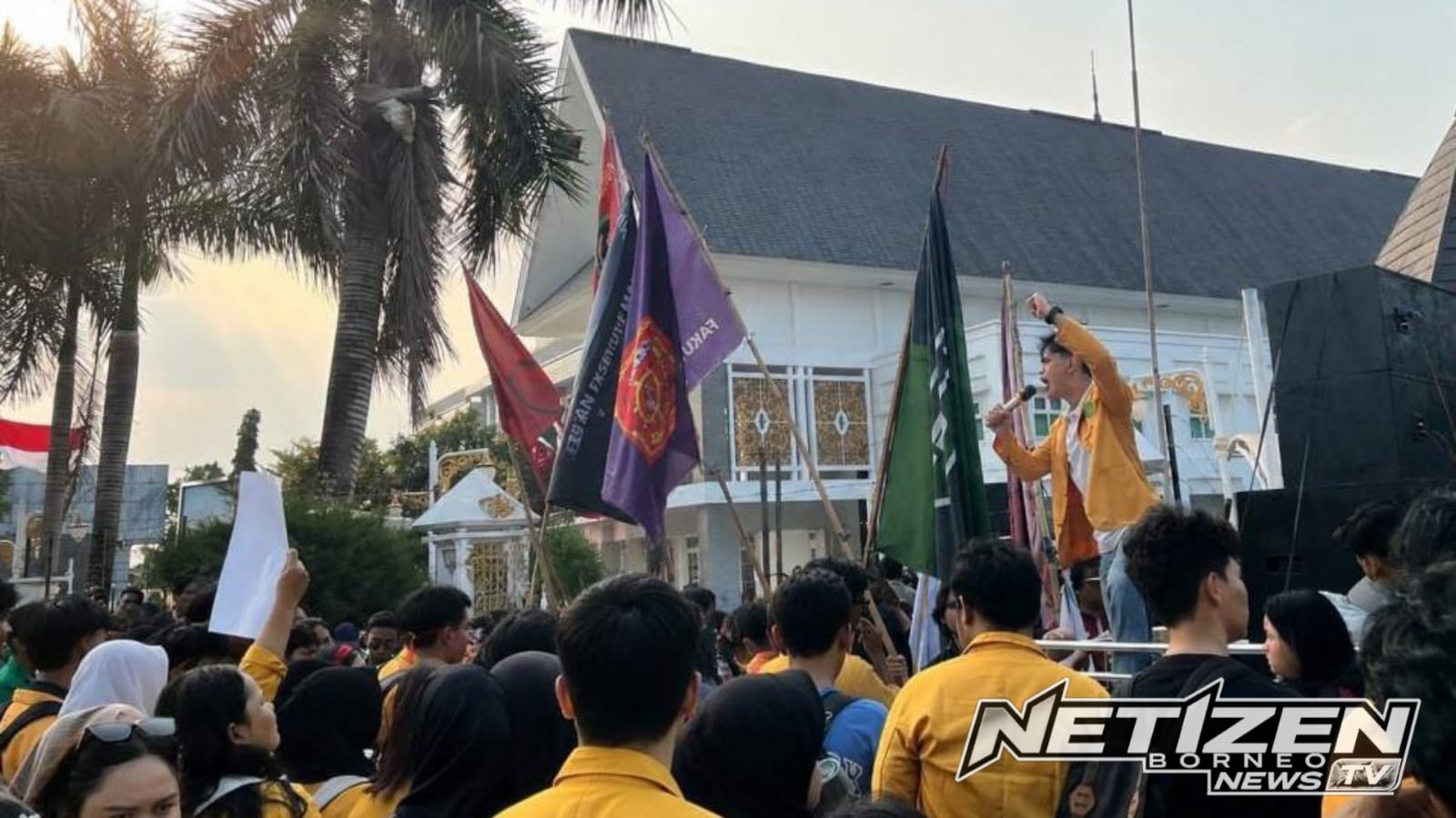 Ratusan Massa Aksi di Kantor Gubernur Kaltim, Tuntut Pemerataan Pembangunan